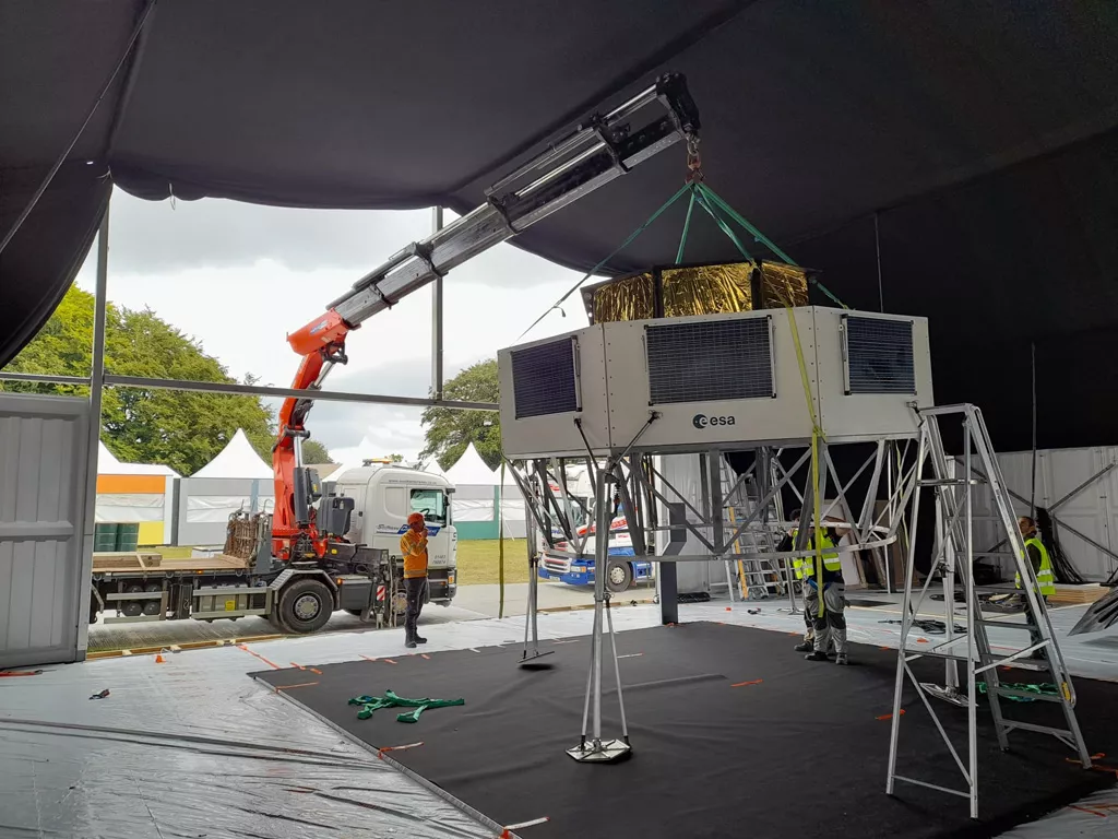 Media Lifting Solutions gallery of specialist lifting equipment
